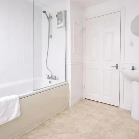 By Gr Estates بيت للعطل *
